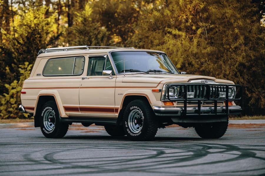  Jeep Cherokee Laredo (SJ) 1983 года  (фото 1 из 78)